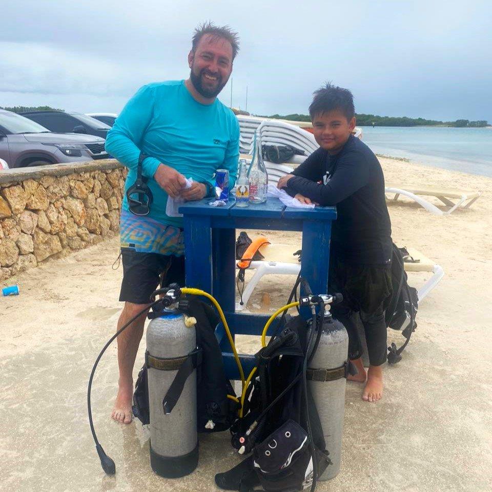 After a long wait, all party lovers were able to enjoy a spectacular Boat Fest last Saturday, January 28th at Surfside Beach Bar. 