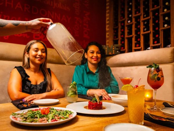 Que Pasa Restaurant & Winebar Aruba – International Cuisine & Exceptional Wines in Historic Oranjestad